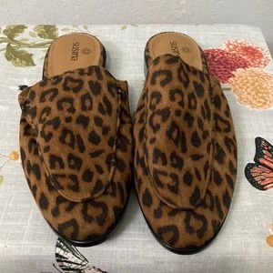 SUSINA Evans Women's Leopard Print
Mule Slide Loafer Sandals Size 4M